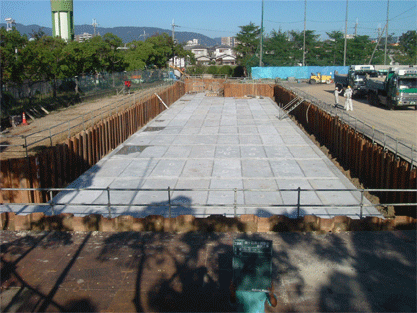 瑞ケ丘雨水調整池工事中の状況の写真