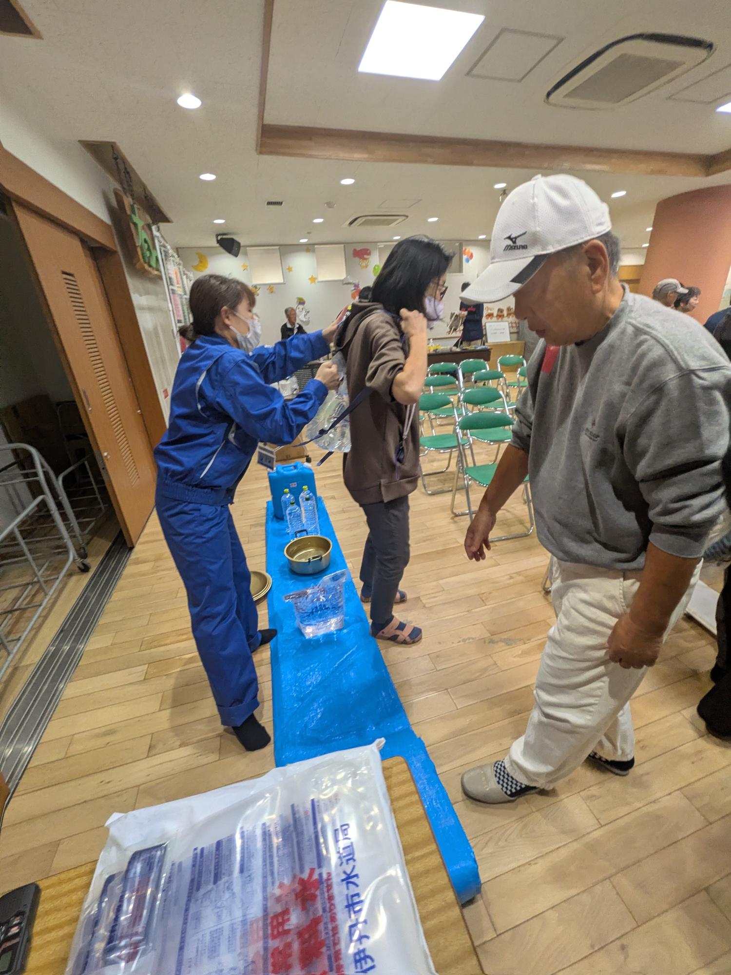 有岡小学校訓練写真2