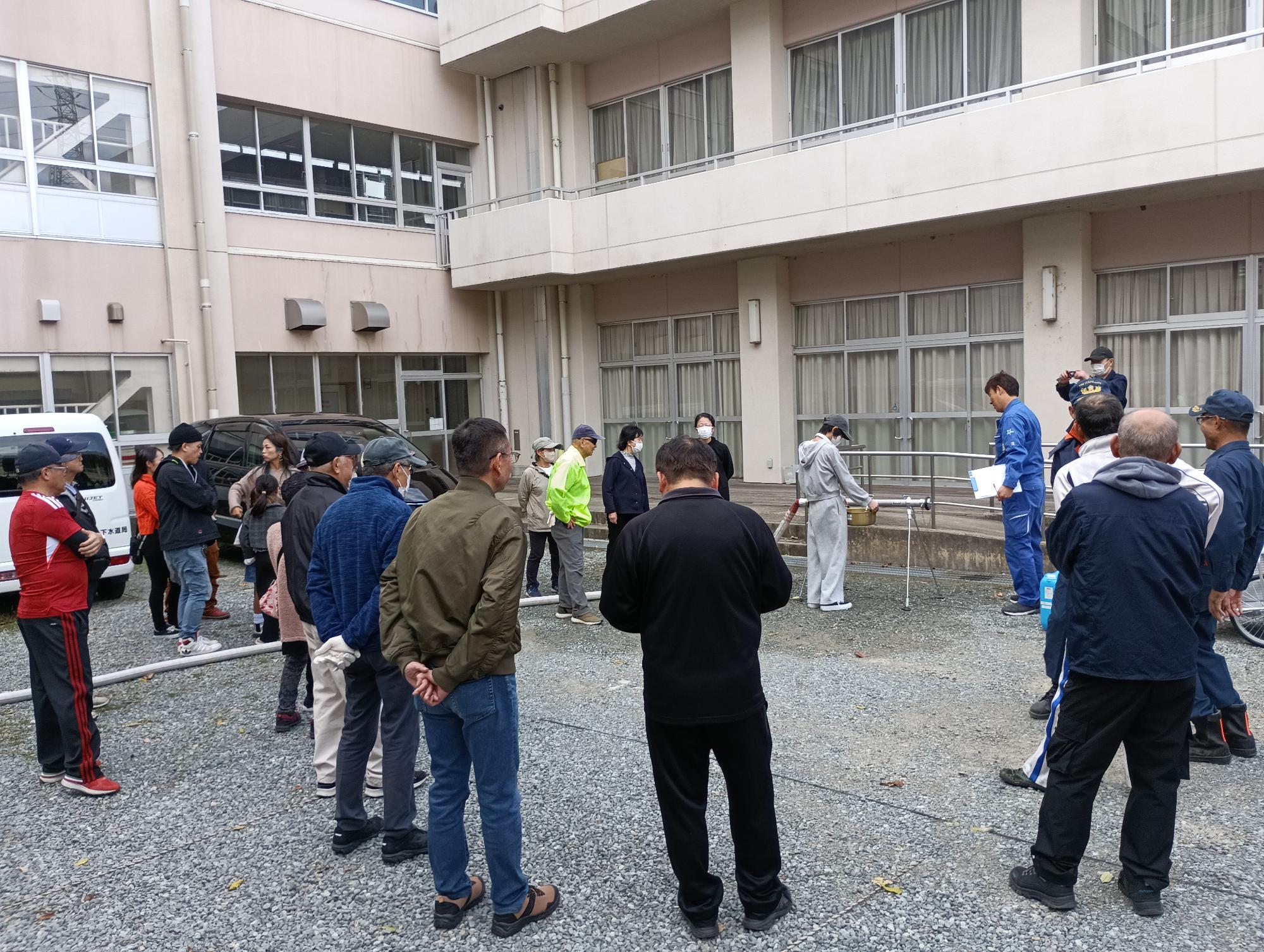 池尻小学校訓練写真2