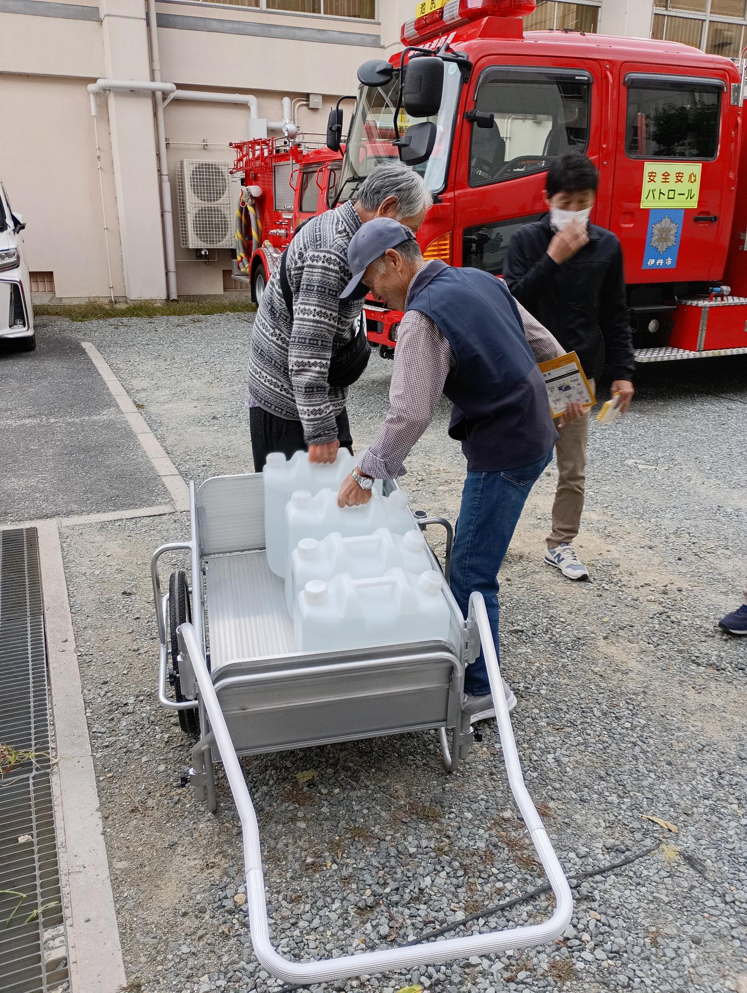 池尻小学校訓練写真4