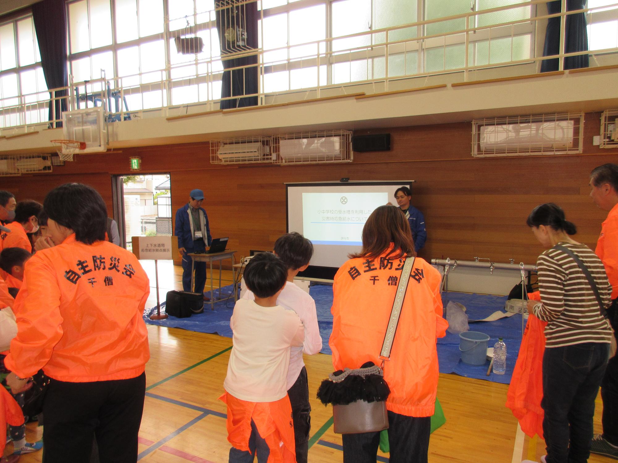 稲野小学校訓練写真1